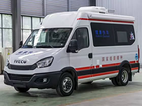 依維柯移動(dòng)式疫苗接種車，可下鄉(xiāng)鎮(zhèn)